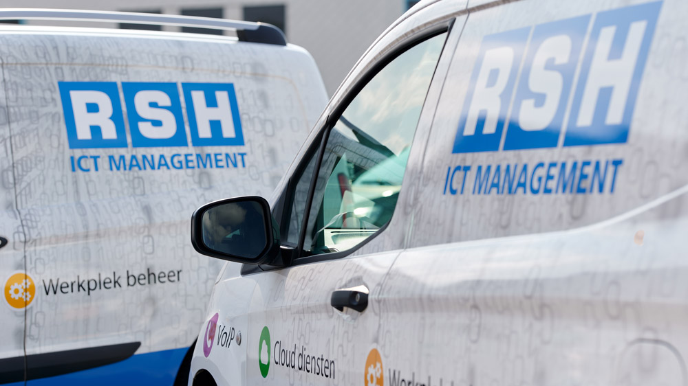 RSH ICT Management buitendienst busje geparkeerd op de parkeerplaats 2